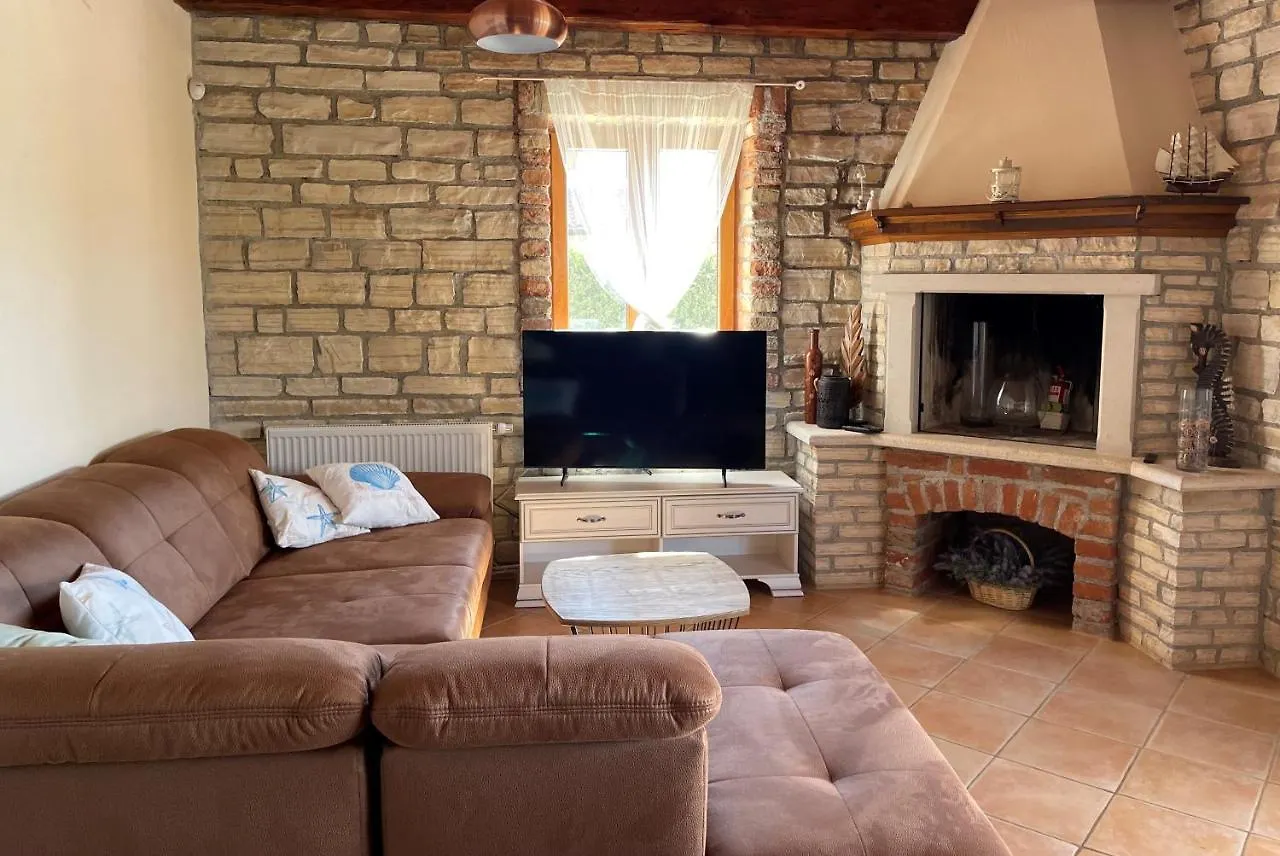 Villa Suzy With Heated Pool Svetvinčenat