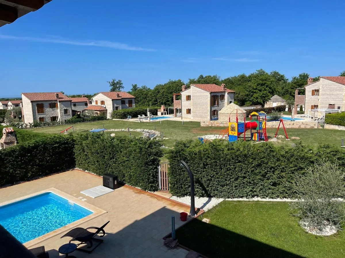 Villa Suzy With Heated Pool Svetvinčenat
