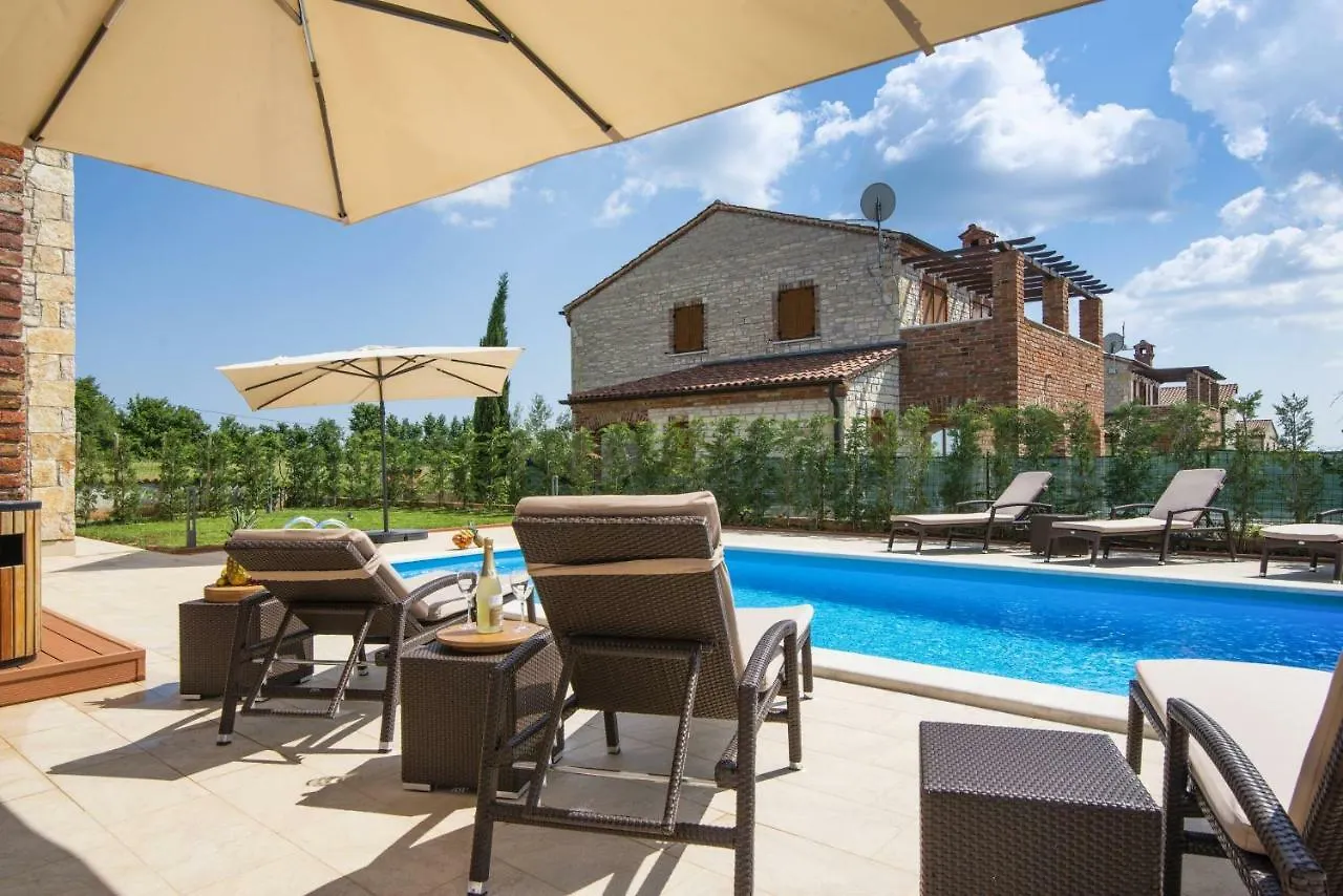 Villa Suzy With Heated Pool Svetvinčenat Kroatien